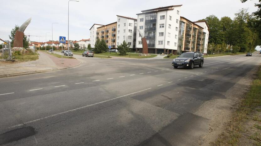 Kirsti gatvę šioje vietoje bus saugu tik po sankryžos rekonstrukcijos. Ji taps šviesoforinė.