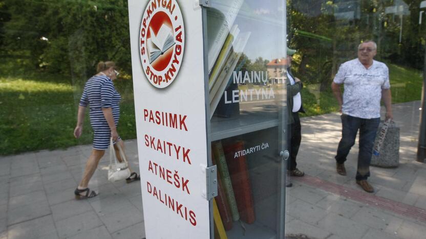 Planai: artimiausiu metu dar dešimtyje Klaipėdos autobusų stotelių turėtų atsirasti mainų bibliotekėlės.