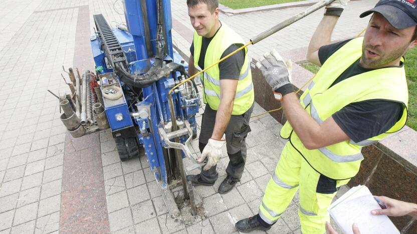 Šalia Atgimimo aikštės "Viktorijos" viešbutį valdančios bendrovės "Kamineros grupė" užsakymu jau atlikti geologiniai tyrinėjimai.