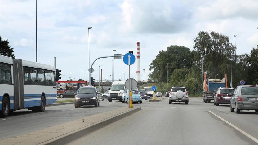 Problema: Liepų gatvėje ženklas užstoja šviesoforą.