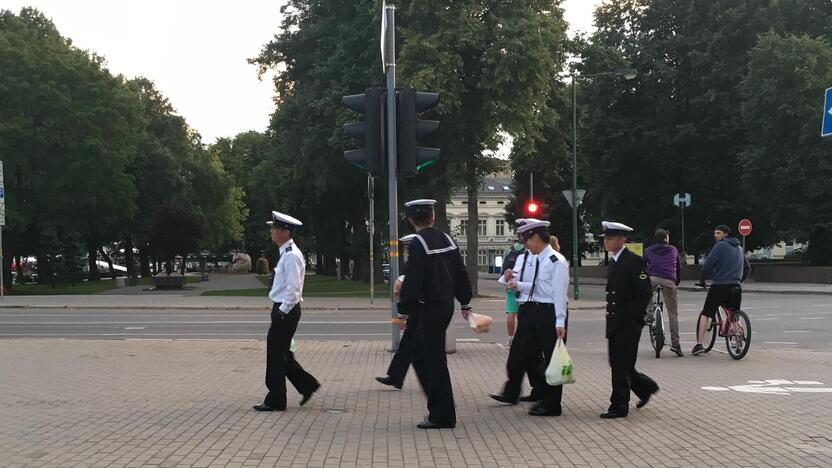 Nustebino: po miestą vaikščiojusiems uniformuotiems japonų kariams pasirodė keista, kad Klaipėdoje yra nedaug viešųjų tualetų.