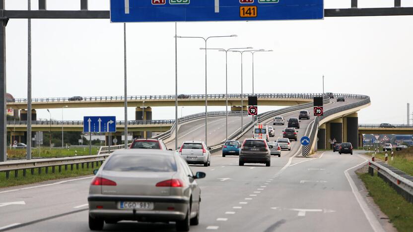 Realybė: buvo manyta, kad pastačius viaduką automobilių spūsčių laikmetis baigsis, tačiau taip neatsitiko.