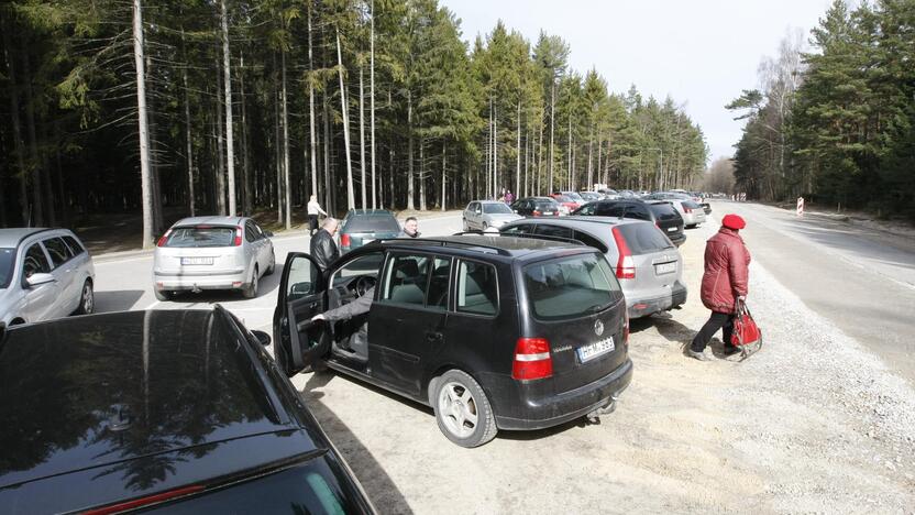 Pokyčiai: nuo vasaros sezono pradžios poilsiautojai už automobilių stovėjimą turės mokėti tiek Karklėje, tiek prie Olando Kepurės.