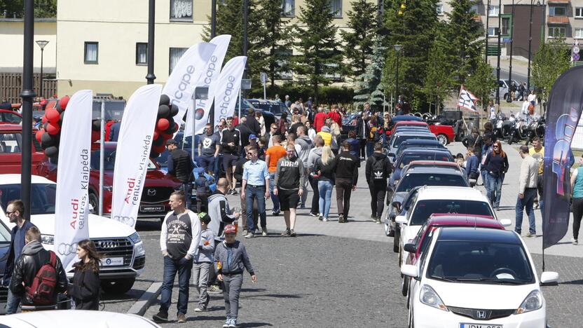 Pomėgis: bet koks su automobiliais susijęs renginys sutraukia daugybę žiūrovų.