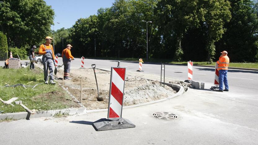 Pokyčiai: Kretingos gatvėje pradėti autobusų įvažos įrengimo darbai.