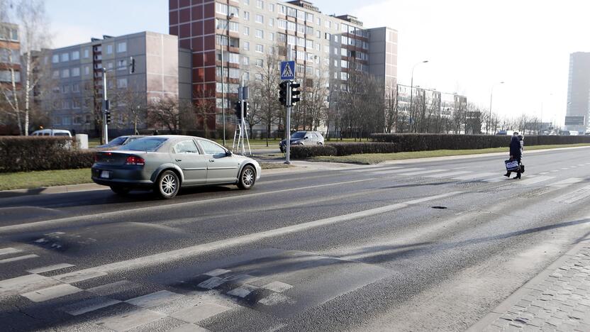 Planas: prie pėsčiųjų perėjos įrengti greičio slopinimo kalneliai bus išmontuoti iš karto, kai pradės veikti naujasis šviesoforas.