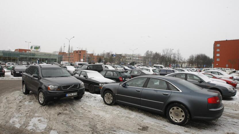 Situacija: dabar Vaidilos aikštėje didžiąją erdvės dalį užima vietos automobiliams statyti.