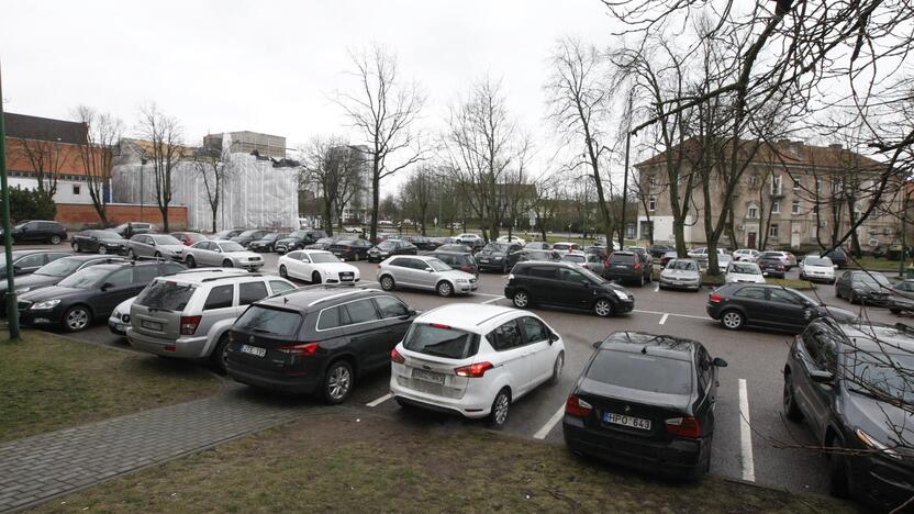 Vieta: daugiaaukštį garažą planuota statyti Bangų gatvės pradžioje esančioje automobilių stovėjimo aikštelėje.