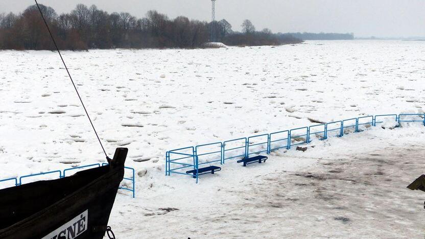 Nuogąstauja: ledo sukaustytas Nemunas kelia baimę rusniškiams, Rusnės sala jau penkis mėnesius atkirsta vandens.