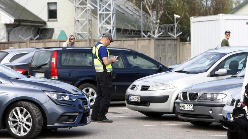 Sezonas: vairuotojams vertėtų suklusti – jau reikia mokėti už stovėjimą Klaipėdos paplūdimių prieigose, Smiltynėje.