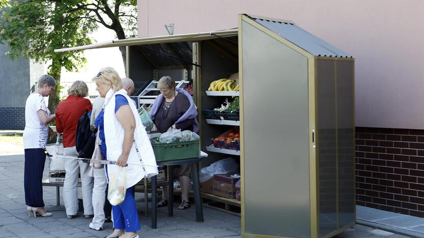 Naujovė: mieste atsirado 26 metaliniai nameliai, skirti lauko prekybai. Jais nemokamai naudosis daržovių ir vaisių pardavėjai.