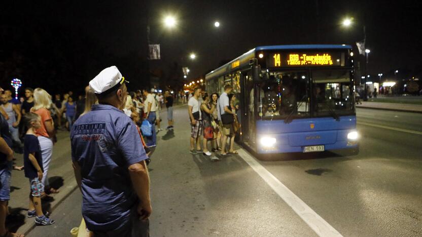 Skaičiai: per tris šventinio savaitgalio dienas miesto autobusais nemokamai vežta beveik dvigubai daugiau keleivių, nei įprasta.