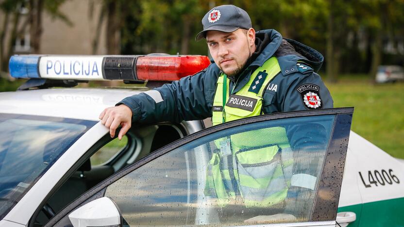 Pašaukimas: N.Stankus dar nepastebėjo, kad gatvėje sustabdyti vairuotojai jį atpažintų.