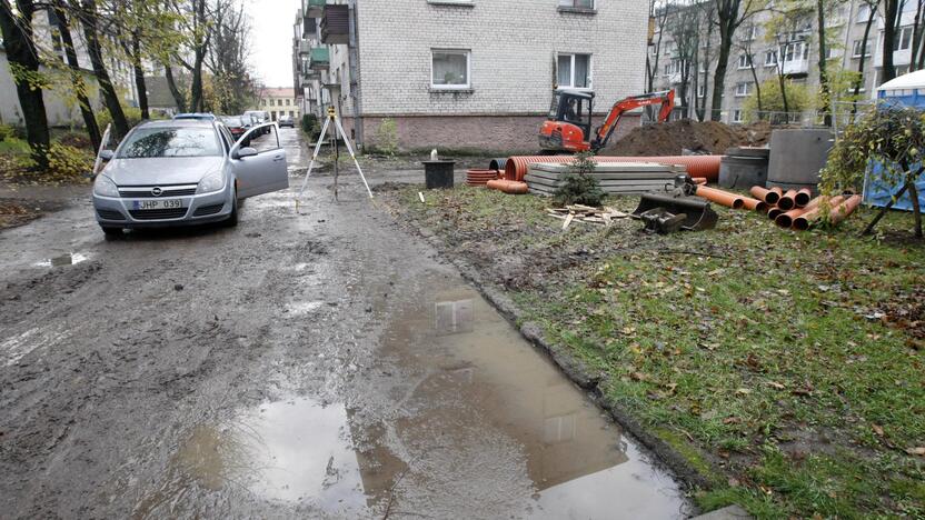 Darbai: uostamiestyje tvarkomi daugiabučių namų kiemai, atnaujinamos lietaus nuotekos.