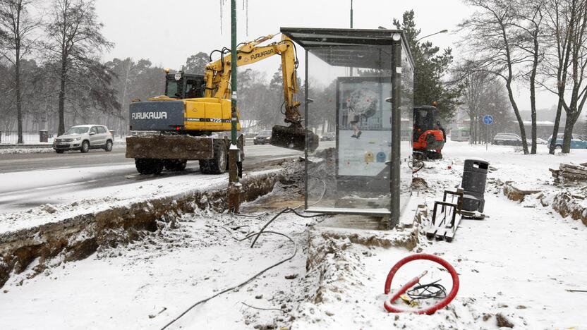 Darbai: šiuo metu atnaujinama "Aula Magna" autobusų stotelė.