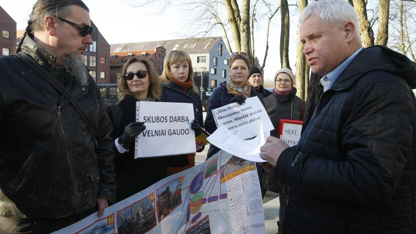 Žingsnis: Klaipėdos bendruomenių asociacijos atstovai įteikė merui V.Grubliauskui kreipimąsi, kuriuo prašoma naikinti įsakymą dėl Klaipėdos miesto bendrojo plano koncepcijos.