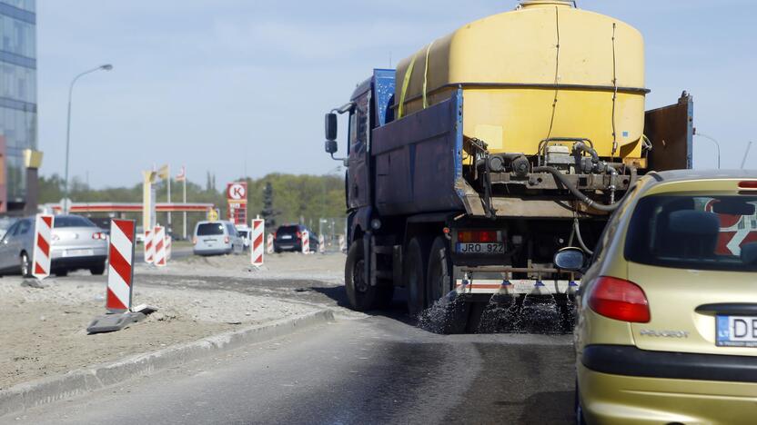 Suaktyvėjo: praėjusią savaitę uostamiestyje kritiškai išaugus oro taršai kietosiomis dalelėmis, pastarosiomis dienomis Klaipėdos gatves kasdien nuolatos plauna šeši automobiliai.