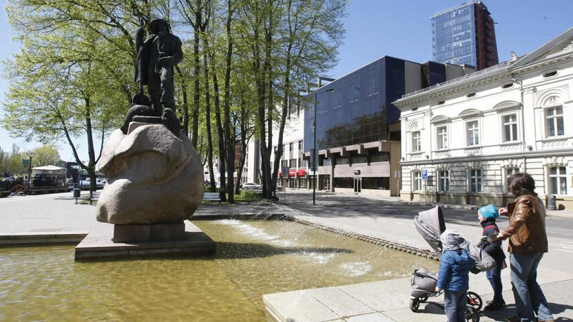 Nemelavo: kaip ir žadėta, praeitą savaitgalį Klaipėdos aikštėse ir skveruose pradėjo veikti fontanai.