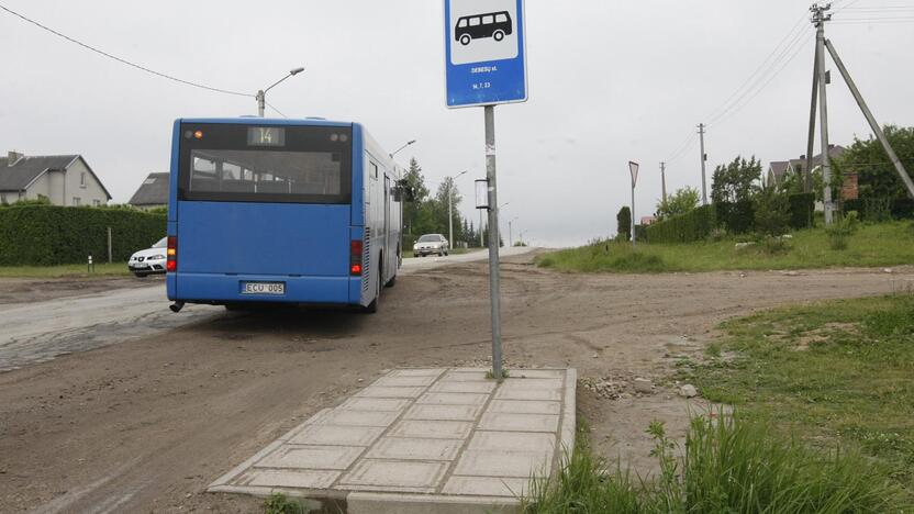 Pavojus: žmonės baiminasi, jog artimiausiu metu neįrengus pėsčiųjų perėjos nelaimių išvengti nepavyks.