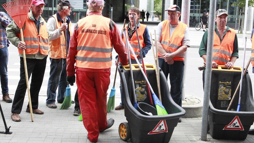 Kiemsargių streikas prie savivaldybės