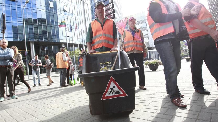 Kiemsargių streikas prie savivaldybės