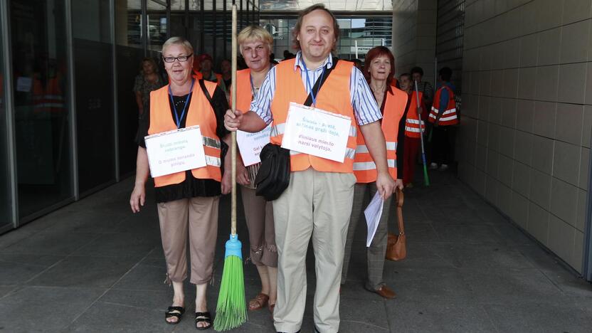 Kiemsargių streikas prie savivaldybės