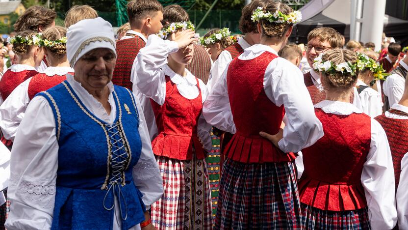 Dainų šventės šokių diena „Amžių tiltais“