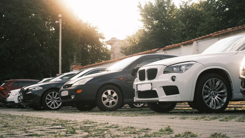 Tempas: iš pardavėjų išviliotą automobilį sukčiai skubiai, dažniausiai net kitą dieną, parduodavo tretiesiems asmenims.