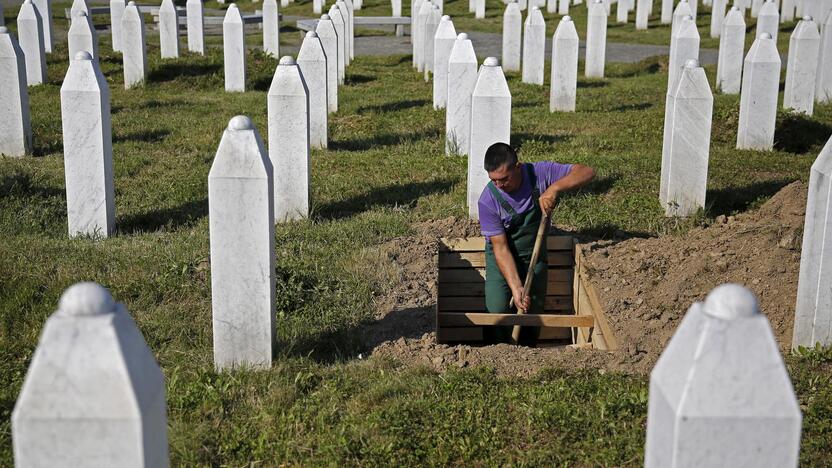 Srebrenicos žudynių aukų kapinės.