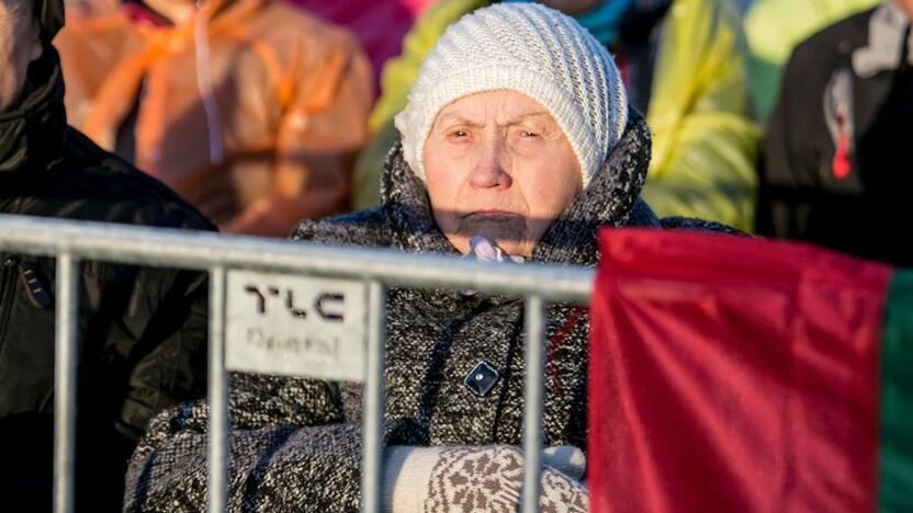 Žmonės rinkosi į šv. Mišias Santakoje