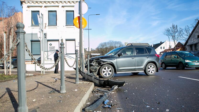 Trijų automobilių avarija Birštono gatvėje