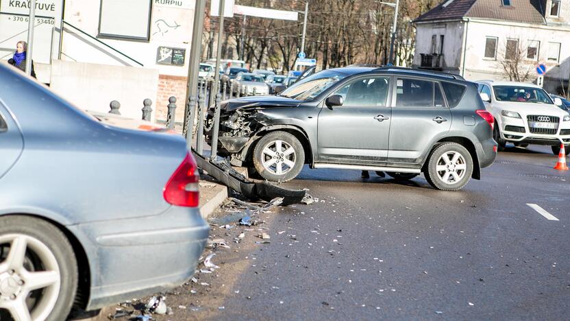 Trijų automobilių avarija Birštono gatvėje