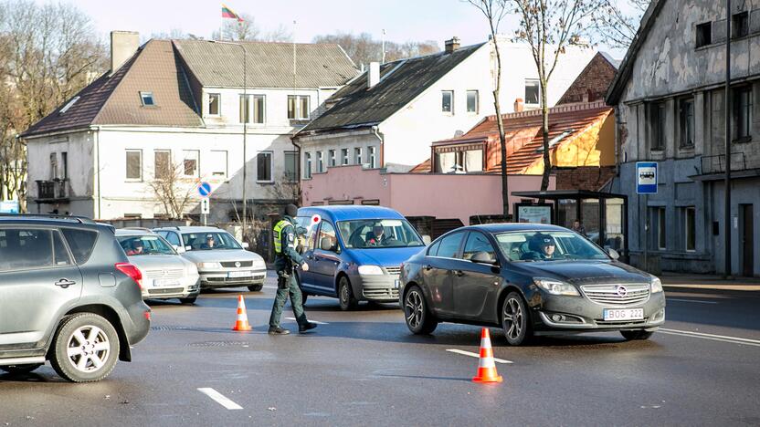 Trijų automobilių avarija Birštono gatvėje