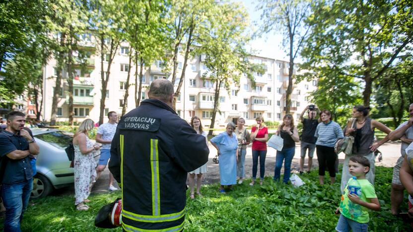 Kauno daugiabučio sienoje atsivėrė didžiulis plyšys