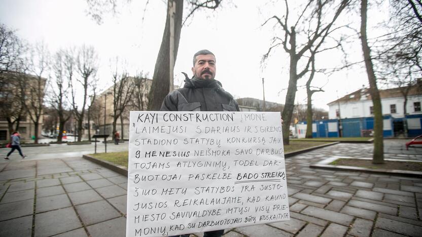 Stadioną statančių turkų protestas