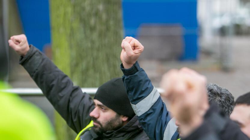 Stadioną statančių turkų protestas