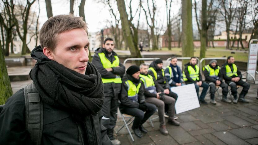 Stadioną statančių turkų protestas