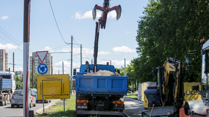 Uždaryta Kovo 11-osios gatvės atkarpa