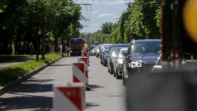 Uždaryta Kovo 11-osios gatvės atkarpa