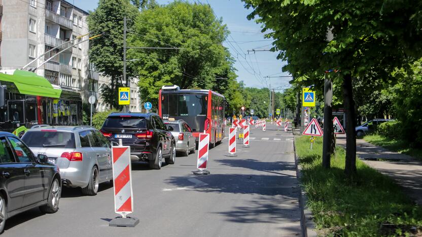 Uždaryta Kovo 11-osios gatvės atkarpa