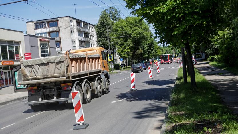 Uždaryta Kovo 11-osios gatvės atkarpa