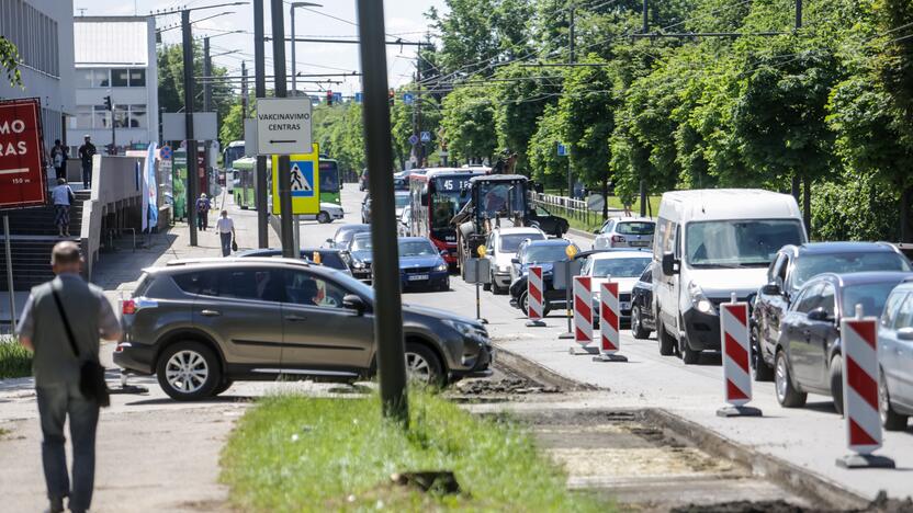 Uždaryta Kovo 11-osios gatvės atkarpa