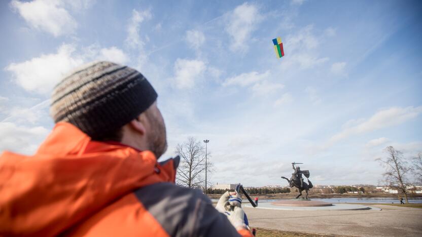 Virš „Laisvės kario“ suplazdėjo Lietuvos ir Ukrainos vėliavos