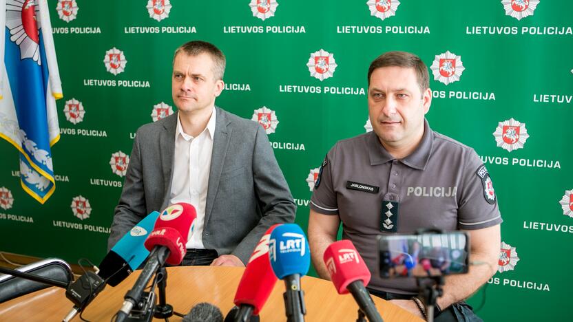 Kauno policijos spaudos konferencija dėl nuslėptų mokesčių