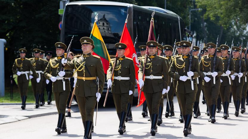 Lietuvos ginkluotųjų pajėgų vėliavų, būrių ir vadų rikiuotė