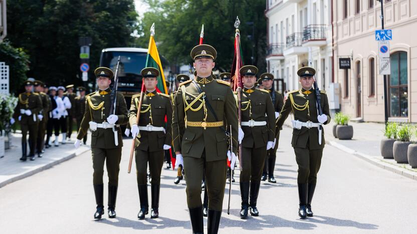 Lietuvos ginkluotųjų pajėgų vėliavų, būrių ir vadų rikiuotė