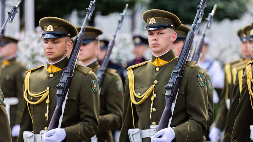 Lietuvos ginkluotųjų pajėgų vėliavų, būrių ir vadų rikiuotė