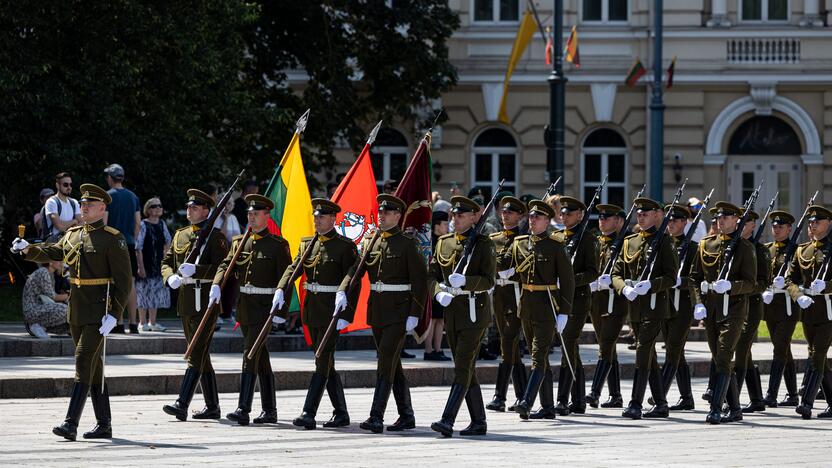 Lietuvos ginkluotųjų pajėgų vėliavų, būrių ir vadų rikiuotė