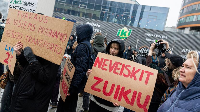 Vilniuje – protestas prieš planus kelti viešojo transporto bilietų kainas