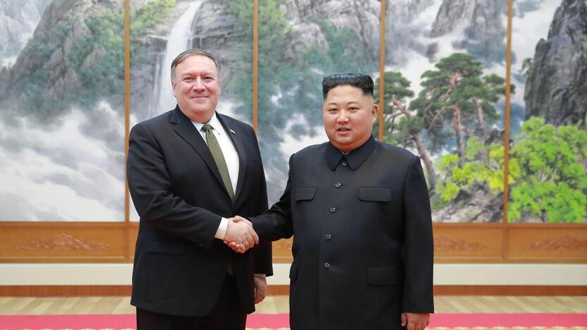 Mike'as Pompeo ir Kim Jong Unas